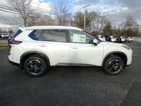 New 2026 Nissan Rogue SV w/ SV Premium Package AWD/4WD image 2