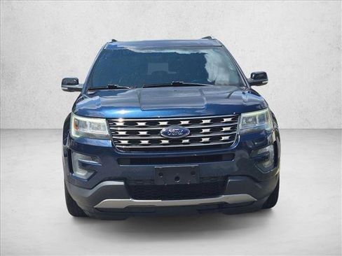 Used 2017 Ford Explorer XLT w/ Equipment Group 202A FWD image 2