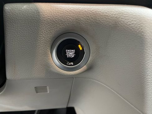 Used 2019 Chrysler Pacifica Limited FWD image 20