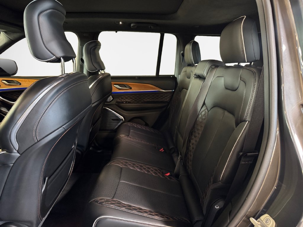 Used 2023 Jeep Grand Cherokee Summit AWD/4WD image 24