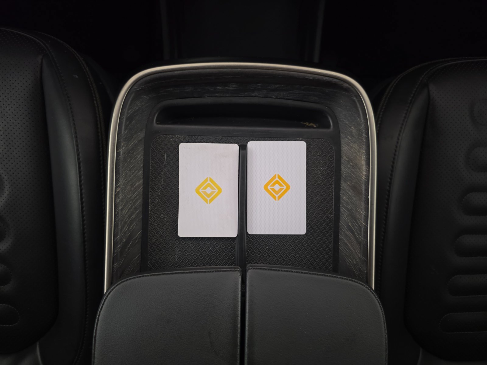 Used 2025 Rivian R1S Adventure Dual AWD/4WD image 31