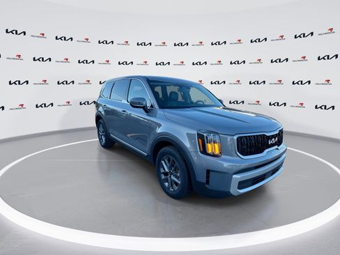 Used 2024 Kia Telluride LX FWD image 2