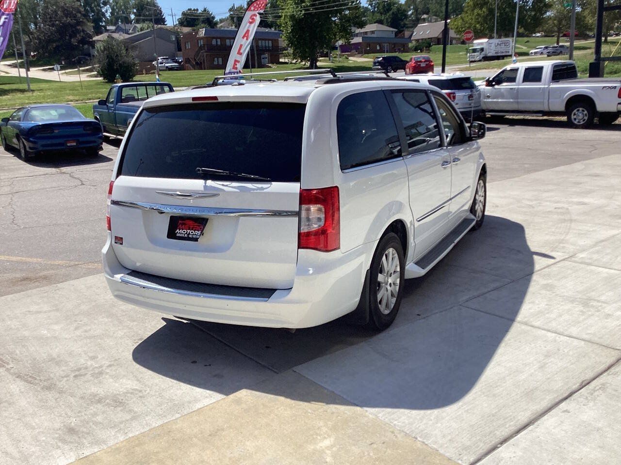Used 2016 Chrysler Town & Country Touring w/ Driver Convenience Group FWD image 5