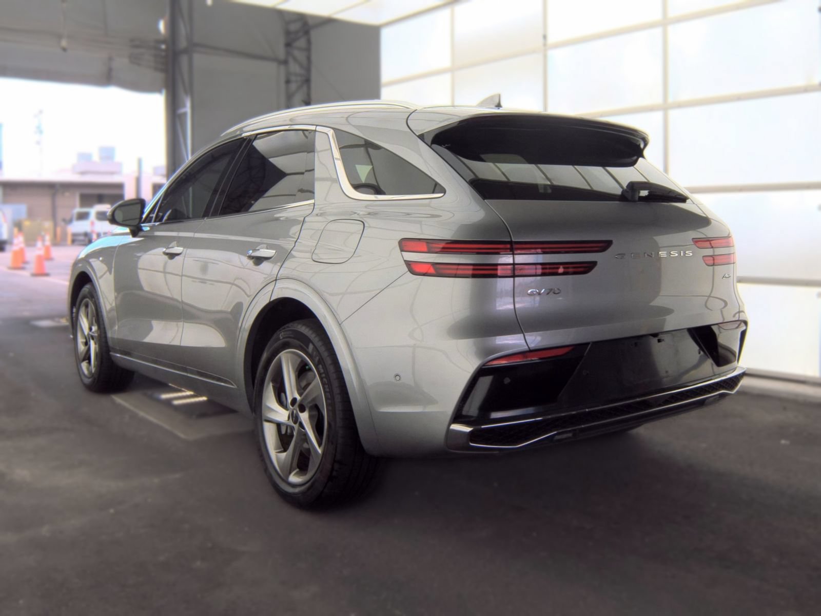 Used 2026 Genesis GV70 2.5T Advanced AWD/4WD image 4