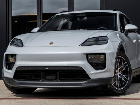 Certified 2026 Porsche Macan 4 Electric AWD/4WD image 7
