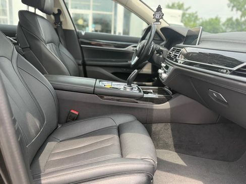 Used 2022 BMW 740i RWD image 17