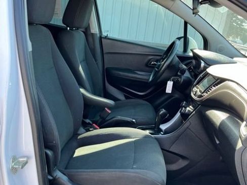 Used 2018 Chevrolet Trax LS FWD image 30
