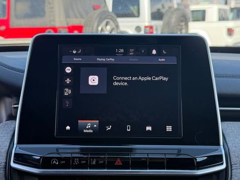 Used 2025 Jeep Compass Latitude image 32