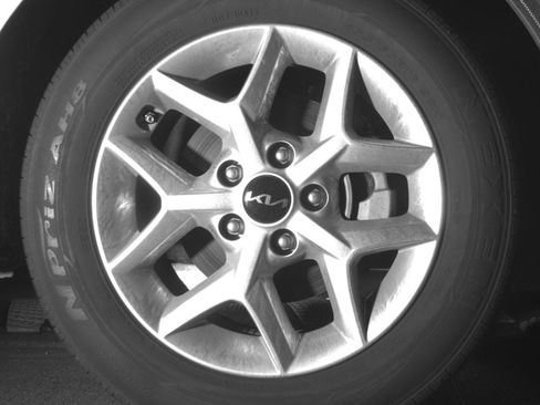 Used 2025 Kia Soul LX w/ LX Technology Package FWD image 13
