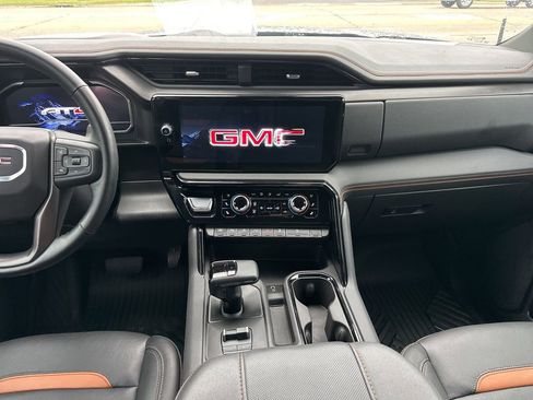 Used 2025 GMC Sierra 1500 AT4 w/ AT4 Premium Package AWD/4WD image 10