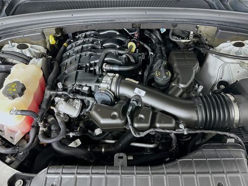 Used 2022 Jeep Grand Cherokee L Limited w/ Black Appearance Package image 36