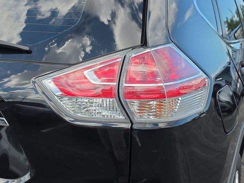 Used 2016 Nissan Rogue S FWD image 8