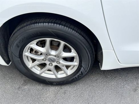 Used 2023 Chrysler Voyager LX image 10