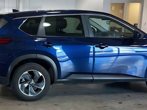 Used 2025 Nissan Rogue SV image 16