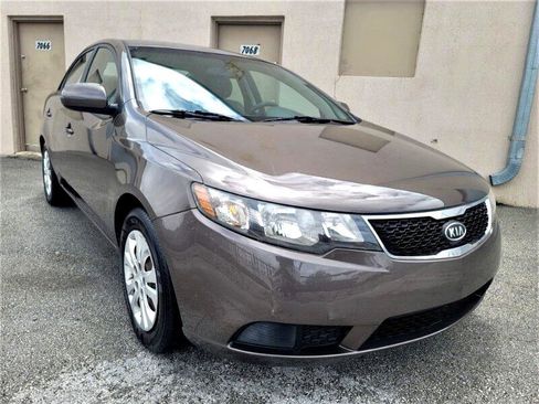 Used 2013 Kia Forte EX w/ Fuel Economy Pkg image 2