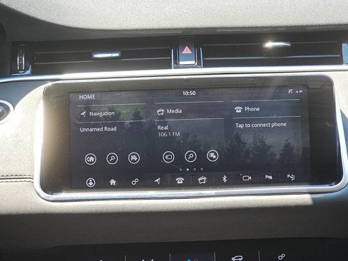 Used 2020 Land Rover Range Rover Evoque SE image 25