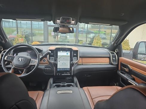 Used 2024 RAM 2500 Limited w/ Towing Technology Group image 9