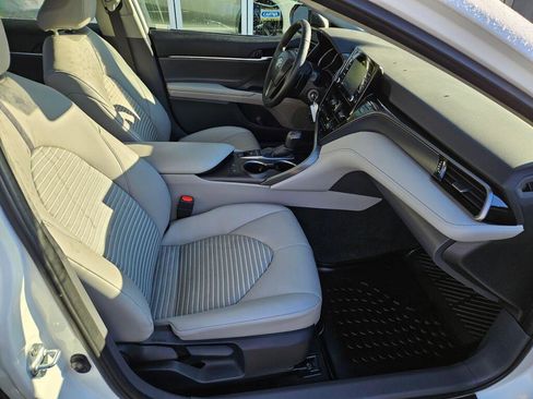 Used 2024 Toyota Camry SE image 8