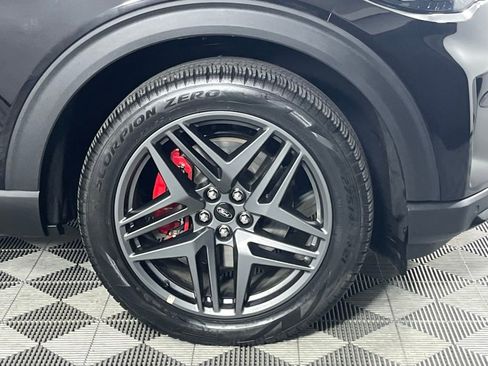 Used 2025 Ford Explorer ST-Line w/ ST-Line Street Pack image 11