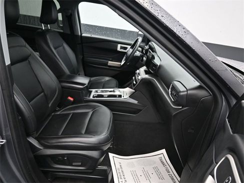 Used 2022 Ford Explorer XLT w/ Equipment Group 202A image 10