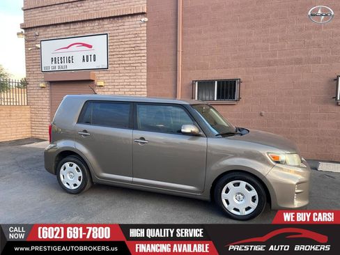 Used 2013 Scion xB FWD image 2