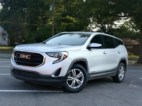 Used 2020 GMC Terrain SLE w/ LPO, Floor Liner Package FWD image 2