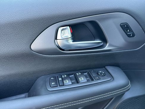 New 2026 Chrysler Pacifica Select image 11