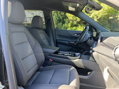 New 2026 Chevrolet Equinox LT w/ Safety and Technology Package image 31