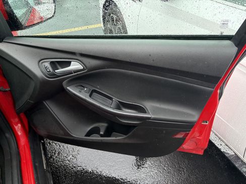 Used 2015 Ford Focus SE FWD image 15