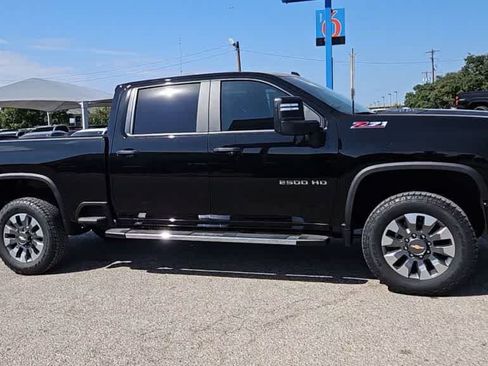Used 2025 Chevrolet Silverado 2500 Custom w/ Custom Convenience Package AWD/4WD image 9