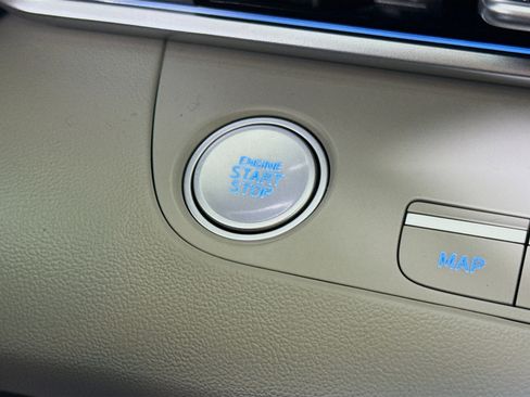 Used 2025 Hyundai Elantra Limited image 21