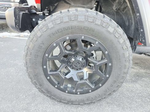 Used 2024 Jeep Gladiator Sport image 20