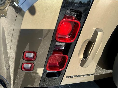 New 2025 Land Rover Defender 110 X-Dynamic SE image 14
