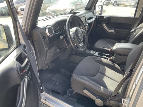 Used 2013 Jeep Wrangler Unlimited Sahara AWD/4WD image 11