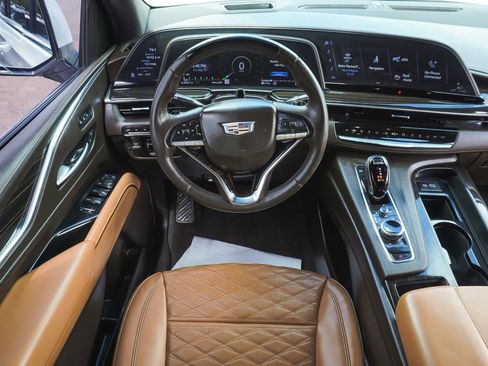 Used 2024 Cadillac Escalade ESV Premium Luxury w/ Performance Package AWD/4WD image 50