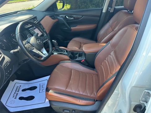 Used 2018 Nissan Rogue SL w/ Premium Package image 11