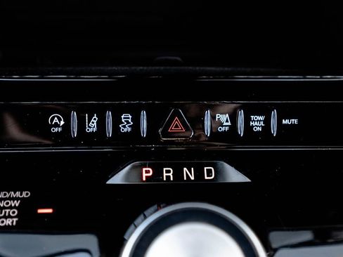 Used 2024 Jeep Wagoneer L Series II w/ Flexible Seating Group AWD/4WD image 25