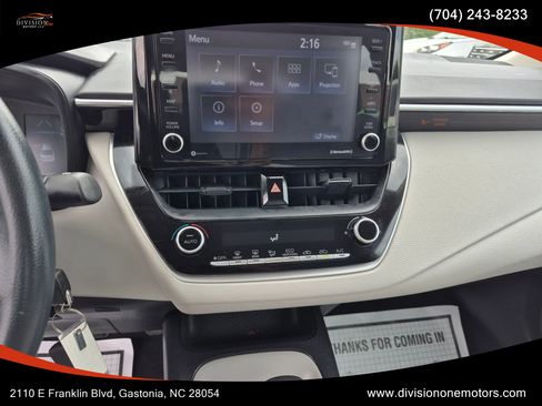 Used 2022 Toyota Corolla LE FWD image 12