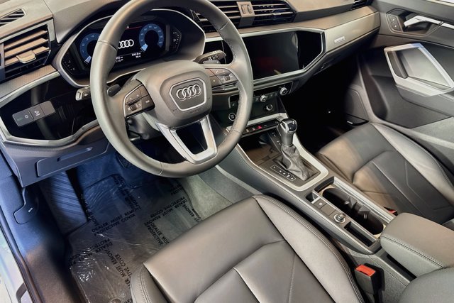 Used 2025 Audi Q3 2.0T Premium w/ Convenience Plus Package AWD/4WD image 9