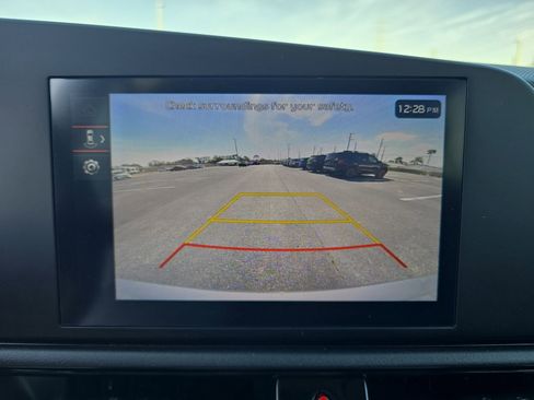 Used 2025 Kia Niro LX image 18