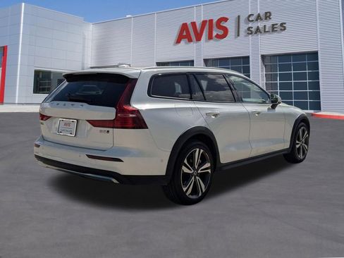 Used 2025 Volvo V60 B5 Cross Country Plus AWD/4WD image 6