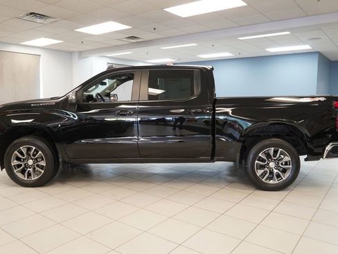 Used 2023 Chevrolet Silverado 1500 LT AWD/4WD image 2