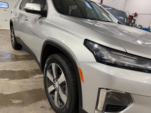 Used 2022 Chevrolet Traverse LT w/ LT Premium Package image 3