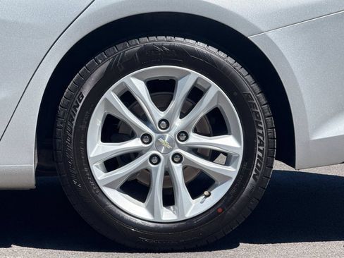 Used 2017 Chevrolet Malibu LT FWD image 25