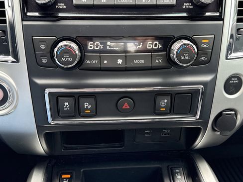 Used 2020 Nissan Titan SV w/ SV Convenience Package image 25