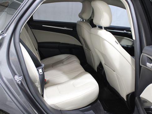 Used 2018 Ford Fusion Titanium image 29