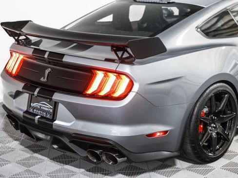 Used 2020 Ford Mustang Shelby GT500 w/ Carbon Fiber Track Pack RWD image 8