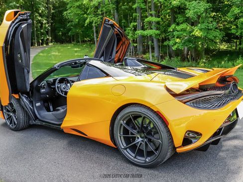 Used 2026 McLaren 750S Spider RWD image 20