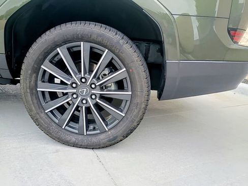 Used 2024 Lexus GX 550 w/ Cold Area Package AWD/4WD image 5