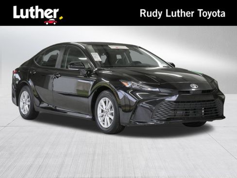 Certified 2025 Toyota Camry LE FWD image 1